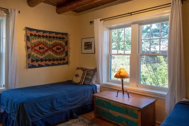 Ev (Luna - Historic Adobe Retreat, Walk t)