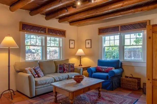 Ev (Luna - Historic Adobe Retreat, Walk t)