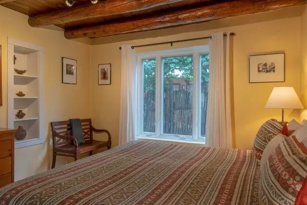Ev (Luna - Historic Adobe Retreat, Walk t)