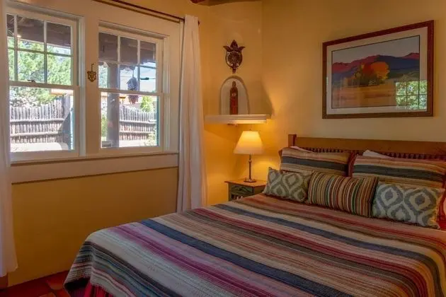 Ev (Luna - Historic Adobe Retreat, Walk t)