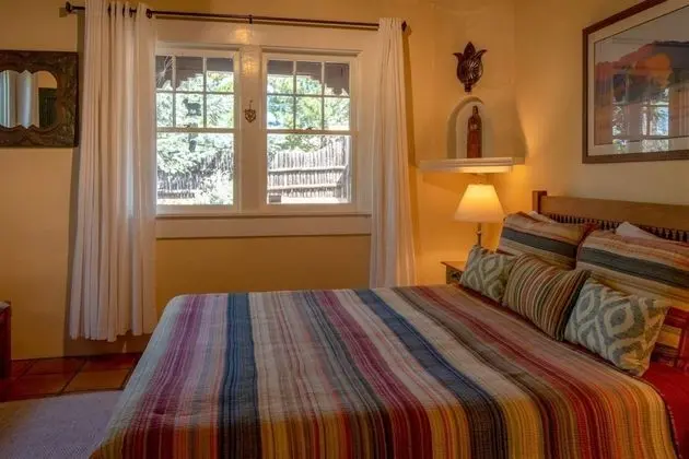 Ev (Luna - Historic Adobe Retreat, Walk t)