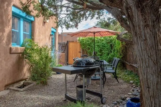 Ev (Luna - Historic Adobe Retreat, Walk t)