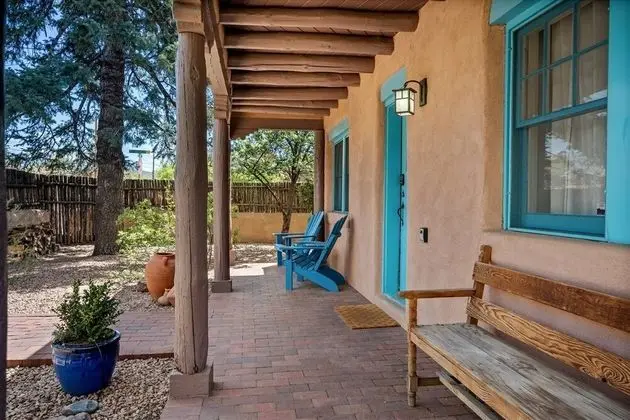 Ev (Luna - Historic Adobe Retreat, Walk t)