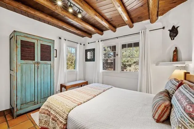 Ev (Luna - Historic Adobe Retreat, Walk t)