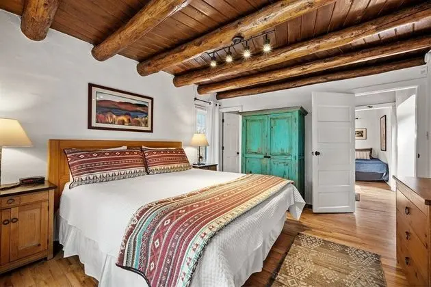 Ev (Luna - Historic Adobe Retreat, Walk t)