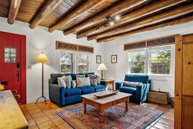 Ev (Luna - Historic Adobe Retreat, Walk t)