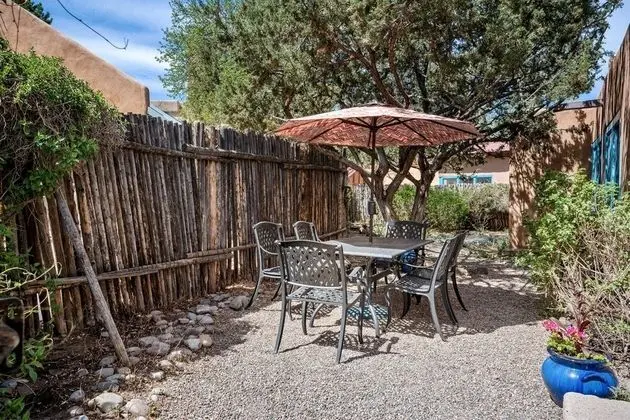 Ev (Luna - Historic Adobe Retreat, Walk t)