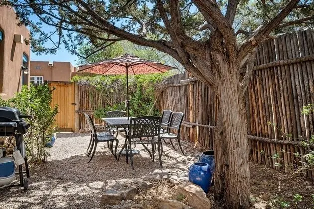 Ev (Luna - Historic Adobe Retreat, Walk t)
