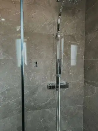 Tek Büyük Yataklı Oda, 1 Büyük (Queen) Boy Yatak, Ortak Banyo