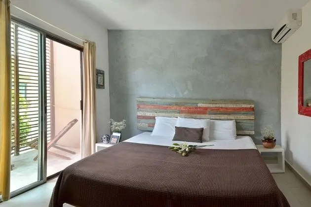 Habitación con 1 cama queen, vista a la piscina