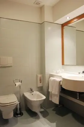 Comfort Tek Büyük veya İki Ayrı Yataklı Oda