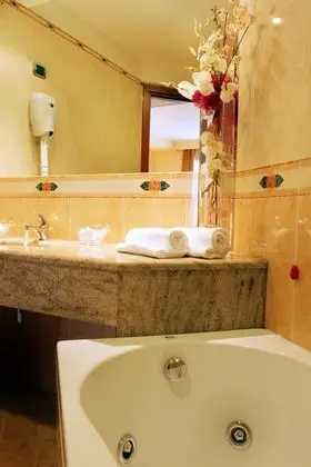 Comfort Tek Büyük veya İki Ayrı Yataklı Oda