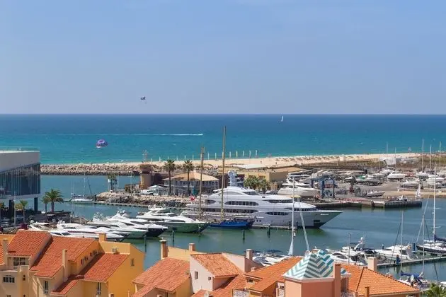 Apart Daire, 2 Yatak Odası, Balkon, Marina Manzaralı