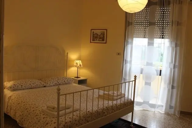 Tek Büyük Yataklı Oda (External Private Bathroom)
