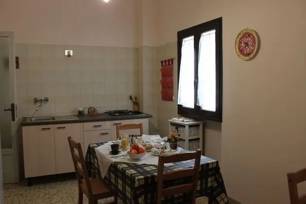 Tek Büyük Yataklı Oda (External Private Bathroom)