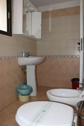 Tek Büyük Yataklı Oda (External Private Bathroom)