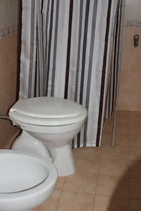 Tek Büyük Yataklı Oda (External Private Bathroom)