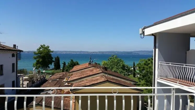 Tek Büyük veya İki Ayrı Yataklı Oda, Göl Manzaralı