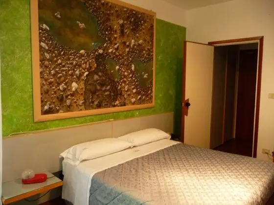 Tek Büyük veya İki Ayrı Yataklı Oda, Göl Manzaralı