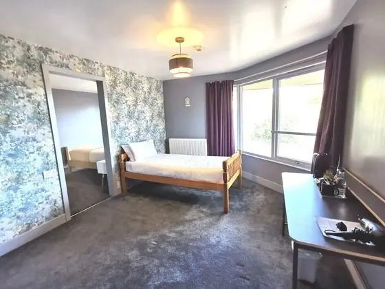 Deluxe Dört Kişilik Oda, Birden Çok Yatak, Sigara İçilmez (Wing King Room 13-Ground Floor)