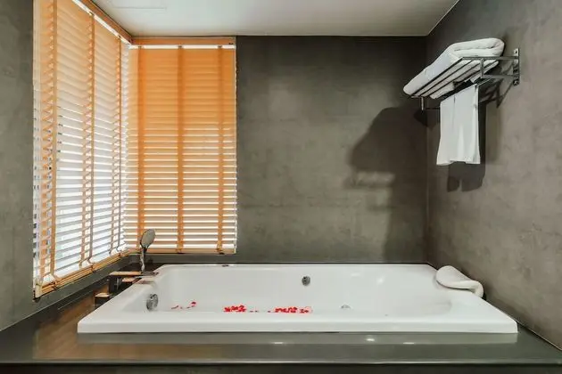 Lunar One Bedroom Suite