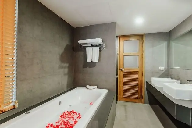 Lunar One Bedroom Suite