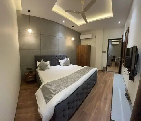 Luxury Oda