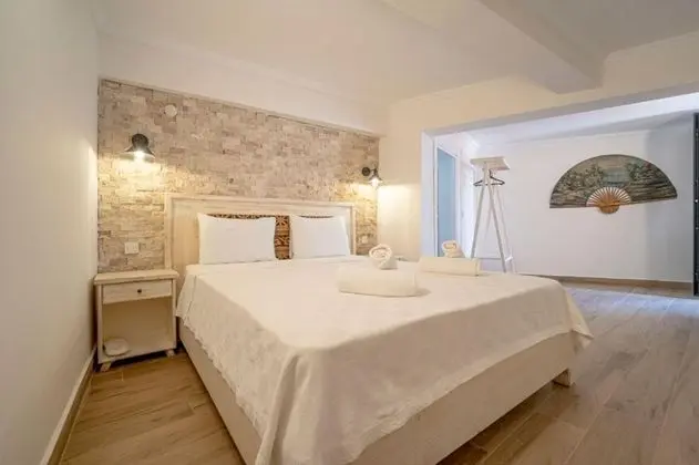 Ekonomik Standart Oda, Giriş Katı