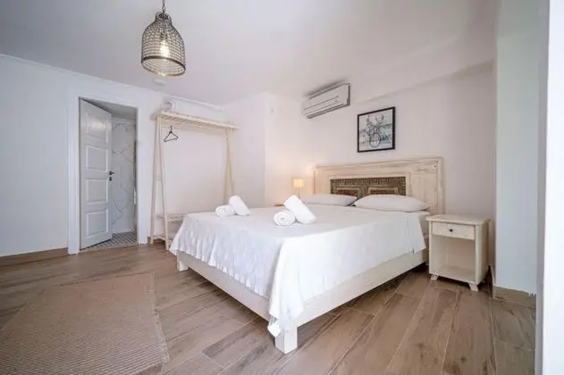 Ekonomik Standart Oda, Giriş Katı