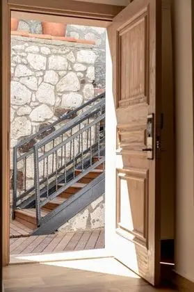 Ekonomik Standart Oda, Giriş Katı