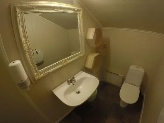 Tek Büyük Yataklı Oda, Ortak Banyo