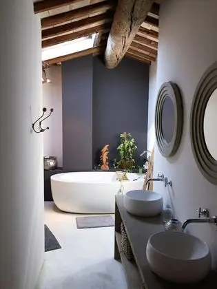 Üç Kişilik Oda, Ortak Banyo