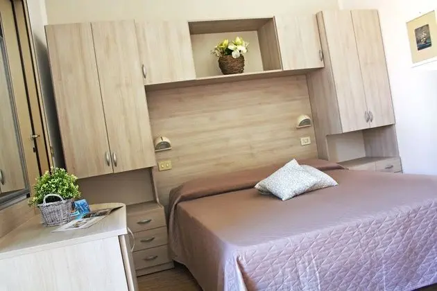 Tek Büyük veya İki Ayrı Yataklı Oda, Bahçe Manzaralı