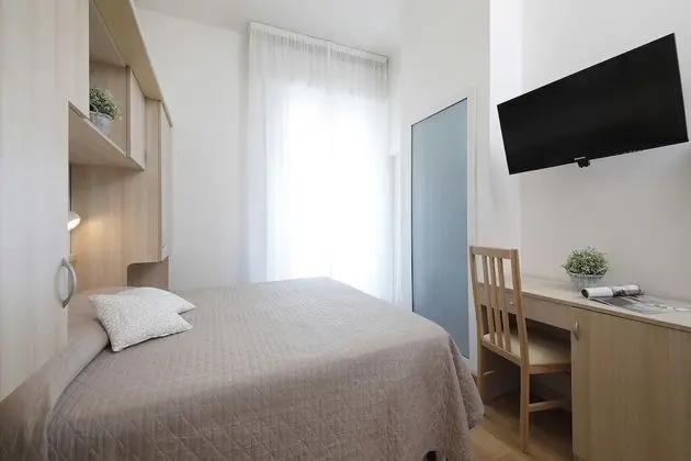 Tek Büyük veya İki Ayrı Yataklı Oda, Bahçe Manzaralı