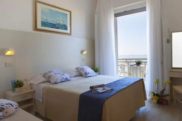 Tek Büyük veya İki Ayrı Yataklı Oda, Balkon