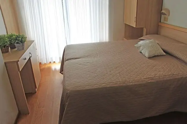 Tek Büyük veya İki Ayrı Yataklı Oda, Balkon, Deniz Manzaralı