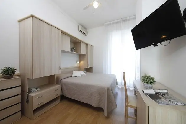 Tek Büyük veya İki Ayrı Yataklı Oda, Balkon, Deniz Manzaralı