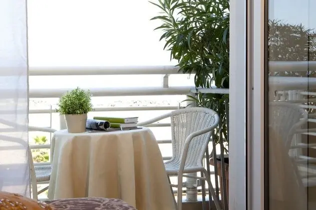 Tek Büyük veya İki Ayrı Yataklı Oda, Balkon, Deniz Manzaralı