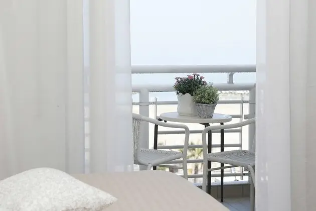 Tek Büyük veya İki Ayrı Yataklı Oda, Balkon, Deniz Manzaralı