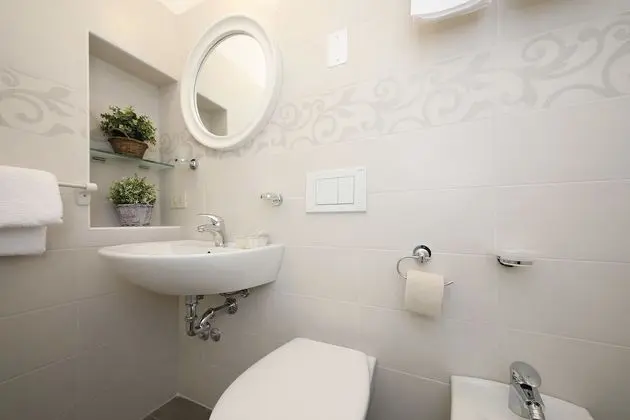 Tek Büyük veya İki Ayrı Yataklı Oda, Balkon, Deniz Manzaralı