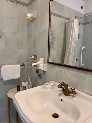 Basic Tek Büyük veya İki Ayrı Yataklı Oda