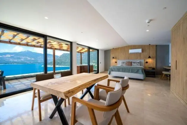 Penthouse Suit, Deniz Manzaralı, Jakuzili ve Teraslı
