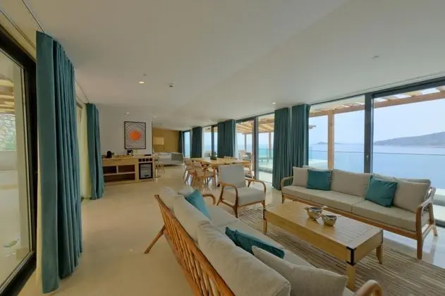 Penthouse Suit, Deniz Manzaralı, Jakuzili ve Teraslı