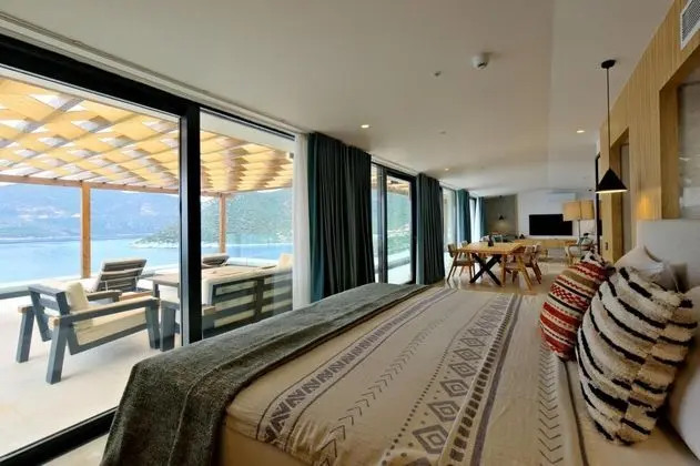 Penthouse Suit, Deniz Manzaralı, Jakuzili ve Teraslı