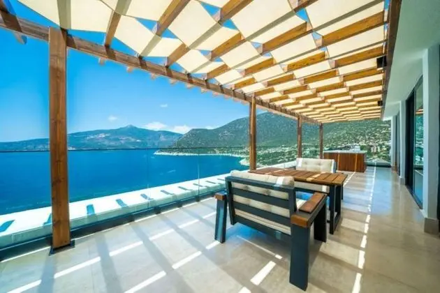Penthouse Suit, Deniz Manzaralı, Jakuzili ve Teraslı