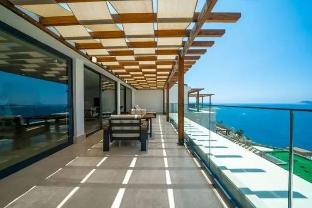 Penthouse Suit, Deniz Manzaralı, Jakuzili ve Teraslı