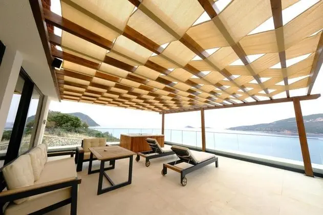 Penthouse Suit, Deniz Manzaralı, Jakuzili ve Teraslı