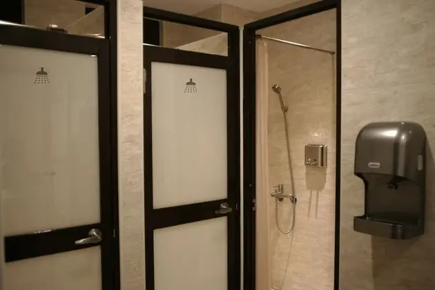 Tek Büyük Yataklı Oda, 1 Çift Kişilik Yatak, Ortak Banyo