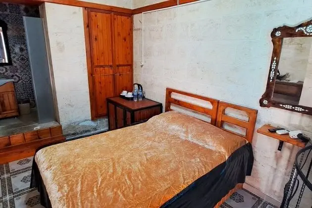 GENİŞ YATAKLI ODA