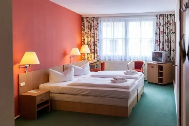 Comfort Tek Büyük veya İki Ayrı Yataklı Oda, Sigara İçilmez (3rd floor, renovated)